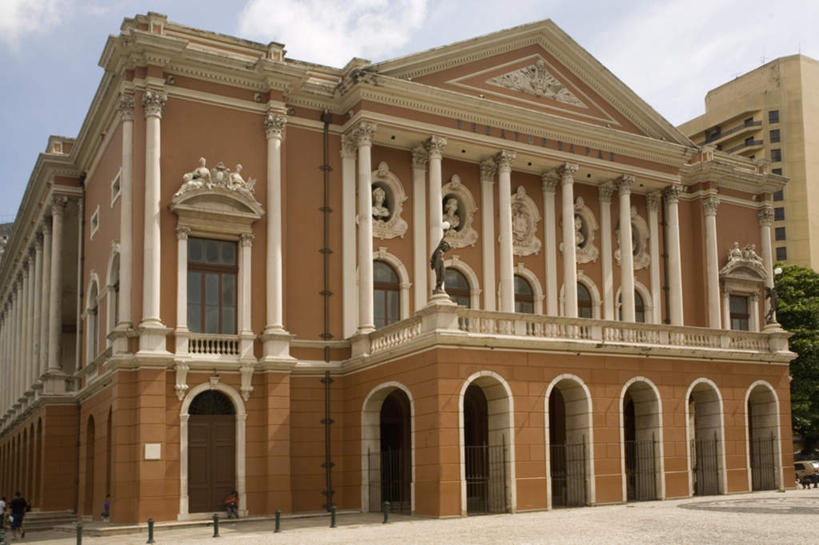 无人,家,横图,室外,白天,仰视,旅游,度假,植物,别墅,门,标志建筑,地标,建筑,巴西,一排,阴影,整齐,光线,影子,房屋,墙,屋子,云,云朵,公寓,拱门,云彩,娱乐,建设,洋房,楼房,墙壁,墙面,住宅,树,树木,排列,蓝色,绿色,白云,蓝天,天空,阳光,自然,门框,天,享受,休闲,旅游胜地,南美,放松,生长,晴朗,成长,南美洲,拉丁美洲,队列,美洲,巴西联邦共和国,首府,亚美利加洲,南亚美利加洲,贝伦,帕拉,帕拉州,晴空,彩图,低角度拍摄,房子