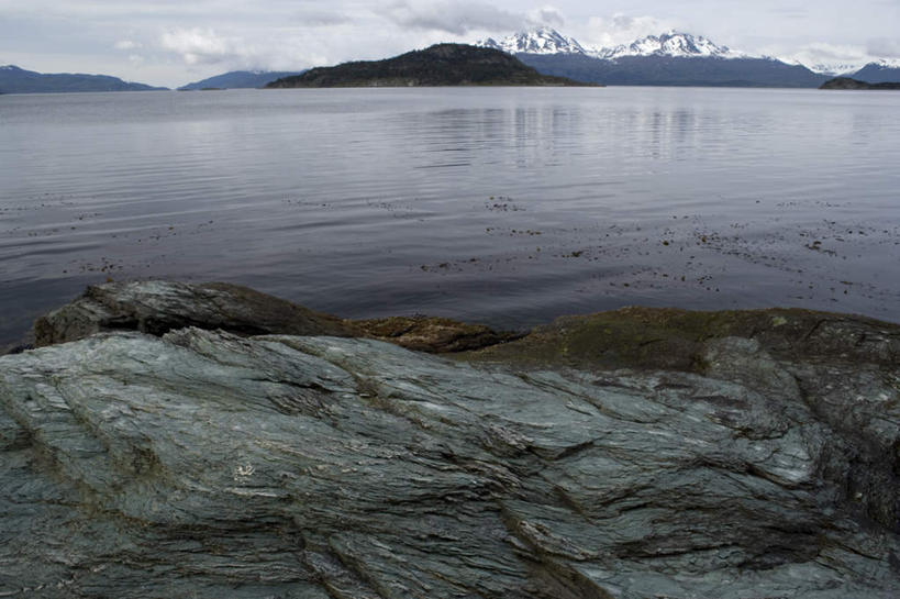 无人,公园,横图,俯视,室外,白天,旅游,度假,海浪,海洋,石头,美景,山,雪,雪山,大雪,朦胧,模糊,石子,冰,积雪,景观,浪花,山峰,乌云,雪景,云,阴天,云朵,冬季,冬天,山峦,云彩,娱乐,天空,自然,海水,天,享受,休闲,景色,南美,放松,寒冷,冰冷,南美洲,国家公园,昏暗,阴沉,拉丁美洲,自然风光,美洲,海景,亚美利加洲,严寒,南亚美利加洲,冰凉,酷寒,凛冽,凛凛,极冷,火地岛,阿根廷火地岛国家公园,大海,风浪,海,海水的波动,近岸浪,石块,岩石,涌浪,彩图,高角度拍摄
