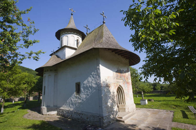 无人,教堂,横图,室外,白天,仰视,旅游,度假,绘画,草地,草坪,植物,标志建筑,地标,建筑,欧洲,罗马尼亚,阴影,节日,艺术,装饰,光线,影子,墙,文化,娱乐,建设,壁画,墙壁,墙面,草,树,树木,蓝色,绿色,蓝天,天空,阳光,自然,天,祈祷,享受,休闲,健康,旅游胜地,放松,许愿,宗教,信仰,生长,晴朗,成长,纪念,华丽,修饰,祈求,点缀,基督教,天主教,信念,东欧,万里无云,衬托,美观,雅致,雅观,苏恰瓦,苏恰瓦县,平安,晴空,晴空万里,画画,彩图,低角度拍摄,大教堂,礼拜堂