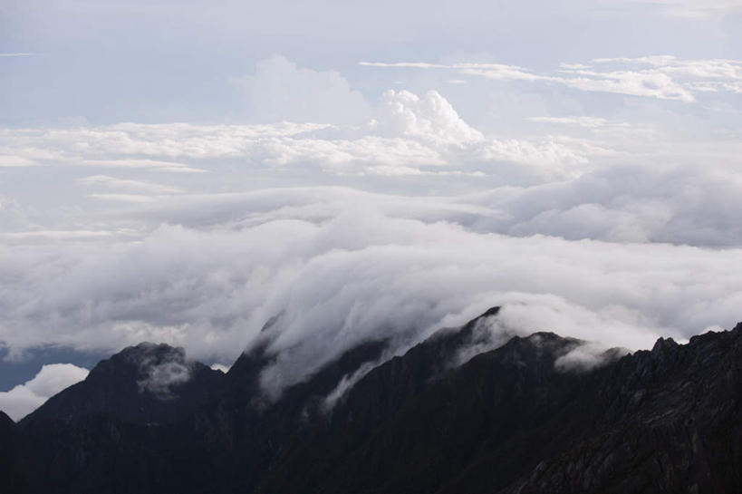 无人,公园,横图,俯视,航拍,室外,白天,旅游,度假,美景,山,山脉,马来西亚,亚洲,阴影,光线,影子,景观,山峰,云,云朵,山峦,云彩,娱乐,蓝色,白云,蓝天,天空,阳光,自然,群山,天,享受,休闲,景色,放松,东南亚,晴朗,国家公园,鸟瞰,自然风光,婆罗洲,加里曼丹岛,婆罗洲岛,马来西亚联邦,沙巴州,沙巴,基纳巴卢公园,基纳巴卢国家公园,京拿峇鲁国家公园,晴空,彩图,高角度拍摄