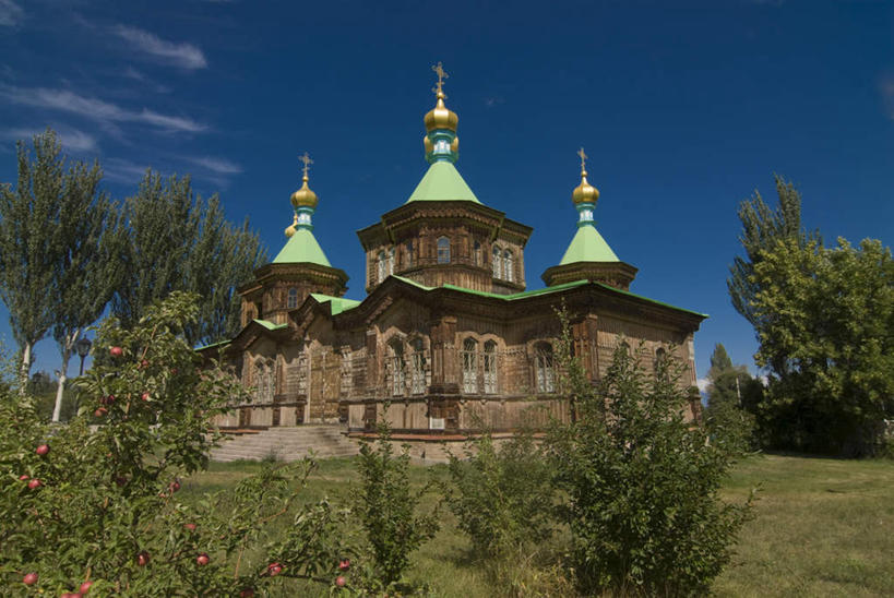 无人,教堂,横图,室外,白天,仰视,旅游,度假,草地,草坪,植物,标志建筑,地标,建筑,吉尔吉斯斯坦,亚洲,阴影,节日,光线,影子,屋顶,云,云朵,云彩,顶棚,文化,娱乐,建设,草,树,树木,蓝色,绿色,白云,蓝天,天空,阳光,自然,天,祈祷,享受,休闲,健康,旅游胜地,放松,许愿,宗教,信仰,生长,成长,纪念,祈求,中亚,信念,吉尔吉斯斯坦共和国,平安,彩图,低角度拍摄,大教堂,礼拜堂