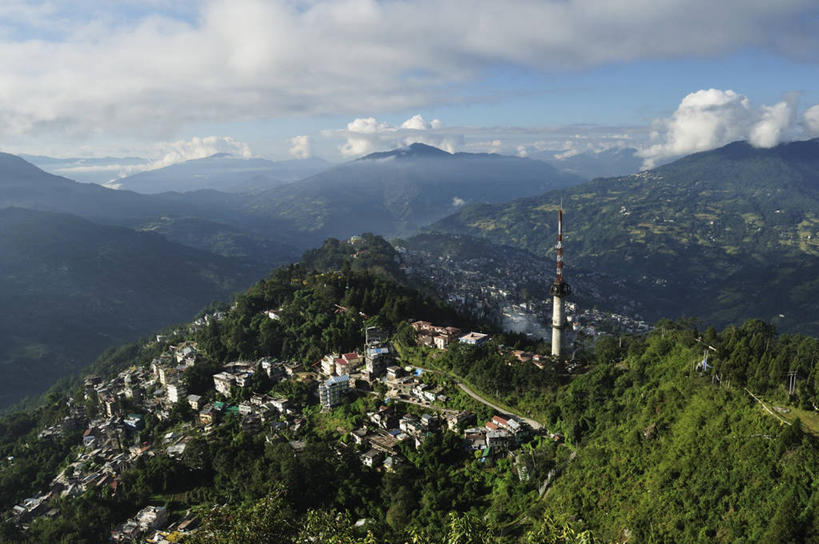 无人,家,横图,俯视,航拍,室外,白天,旅游,度假,石头,美景,森林,山,山脉,树林,植物,印度,亚洲,阴影,光线,石子,影子,房屋,屋子,景观,山顶,山峰,云,云朵,山峦,云彩,娱乐,楼房,住宅,树,树木,蓝色,绿色,白云,蓝天,天空,阳光,自然,群山,天,享受,休闲,景色,放松,生长,晴朗,成长,鸟瞰,自然风光,南亚,沉积岩,印度共和国,颠峰,极峰,锡金,锡金邦,水成岩,石块,岩石,晴空,彩图,高角度拍摄,房子