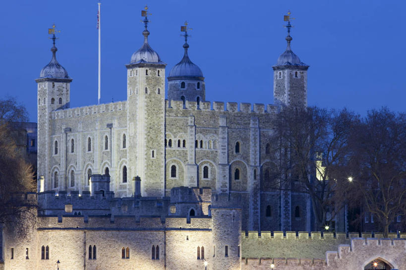 无人,横图,室外,夜晚,正面,度假,美景,植物,城市风光,城市,路灯,照明,英国,欧洲,伦敦,堡垒,城堡,景观,灯光,首都,娱乐,伦敦塔,灯,树,树木,绿色,自然,享受,休闲,景色,放松,生长,成长,照亮,照明设备,西欧,要塞,大不列颠,大不列颠及北爱尔兰联合王国,大不列颠联合王国,日不落英帝国,雾都,设防,彩图