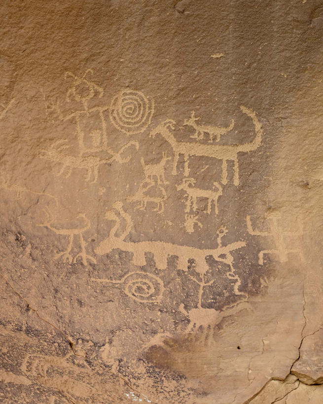 无人,公园,竖图,室外,白天,正面,旅游,度假,绘画,石头,美景,标志建筑,地标,建筑,美国,艺术,装饰,石子,墙,景观,文化,娱乐,建设,壁画,墙壁,墙面,自然,享受,休闲,旅游胜地,景色,放松,华丽,修饰,点缀,北美,北美洲,自然风光,美洲,新墨西哥,沉积岩,新墨西哥州,北亚美利加洲,亚美利加洲,衬托,美观,雅致,雅观,迷人之地,迷人之州,查科文化国家历史公园,水成岩,石块,岩石,画画,彩图