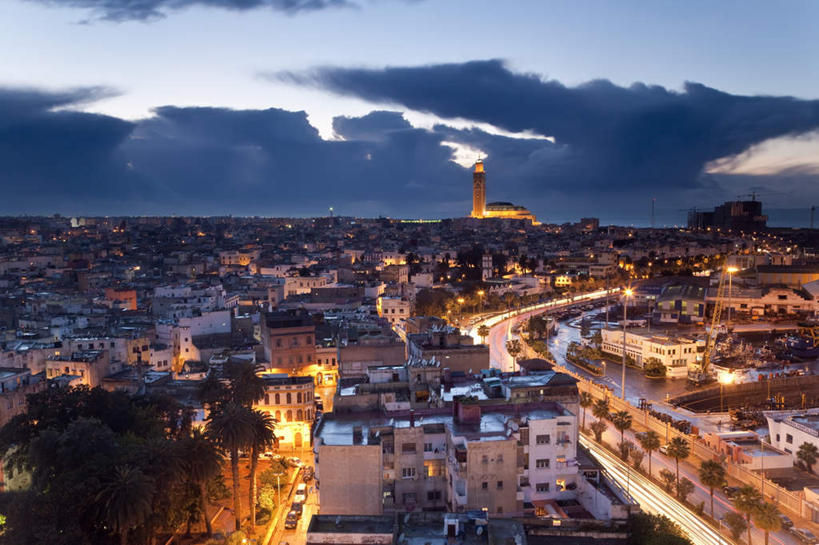 无人,家,横图,俯视,航拍,室外,白天,旅游,度假,名胜古迹,日落,植物,标志建筑,地标,建筑,路灯,照明,非洲,摩洛哥,阴影,节日,遗迹,光线,影子,房屋,屋子,晚霞,霞光,落日,灯光,古迹,文化,文物,娱乐,建设,古建筑,楼房,住宅,灯,树,树木,绿色,自然,黄昏,祈祷,享受,休闲,健康,旅游胜地,彩霞,放松,许愿,宗教,信仰,生长,成长,纪念,祈求,照亮,伊斯兰教,照明设备,鸟瞰,清真寺,古文明,阿非利加洲,摩洛哥王国,夕照,卡萨布兰卡,达尔贝达,摩洛哥肺叶,哈桑二世清真寺,平安,夕阳,彩图,高角度拍摄,房子,斜阳