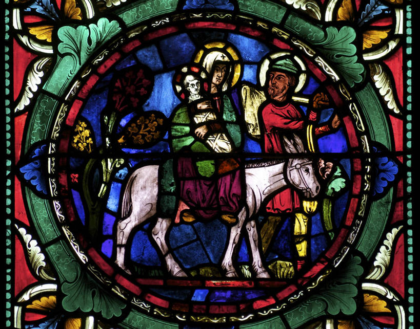 西方人,无人,三个人,坐,横图,室内,特写,白天,正面,民族服装,旅游,度假,名胜古迹,标志建筑,地标,建筑,马,野生动物,英国,欧洲,欧洲人,握,阴影,花纹,节日,遗迹,装饰,光线,影子,拿,拿着,注视,古迹,文化,文物,娱乐,建设,古建筑,一匹,动物,观察,看,祈祷,享受,休闲,健康,旅游胜地,放松,握着,许愿,运输,宗教,牲畜,信仰,观看,纪念,华丽,修饰,祈求,点缀,察看,西欧,关注,大不列颠,古文明,哥特式建筑,大不列颠及北爱尔兰联合王国,肯特郡,衬托,美观,雅致,雅观,大不列颠联合王国,日不落英帝国,坎特伯雷,坎特伯雷大教堂,坎特伯雷市,坎特伯雷座堂,彩绘玻璃,彩色玻璃,教堂玻璃,艺术玻璃,平安,年轻女性,女人,女性,白种人,坐着,彩图,全身,传统服装,民俗服