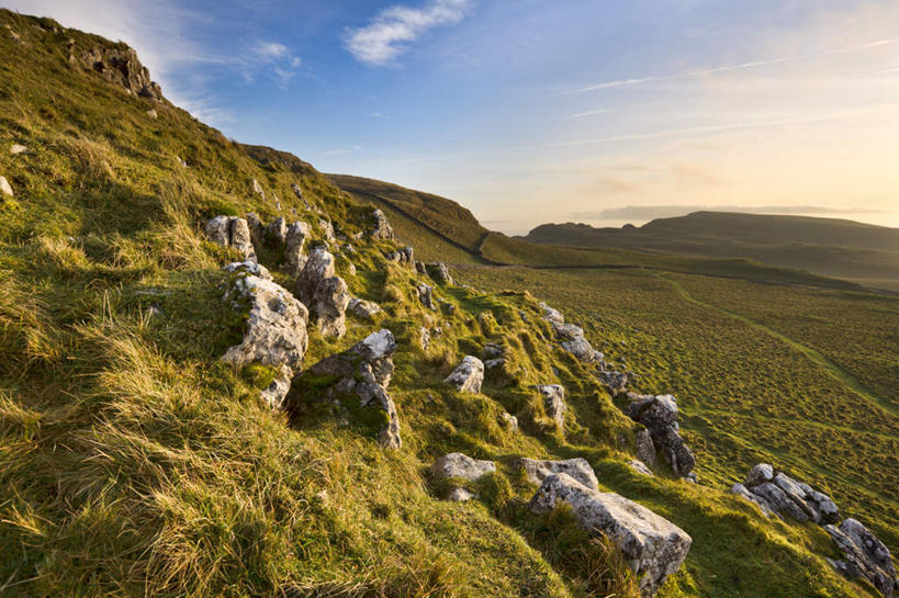 无人,农田,横图,俯视,室外,白天,旅游,度假,庄稼,农作物,美景,森林,山,山脉,树林,植物,英国,欧洲,阴影,光线,影子,景观,山峰,云,云朵,山峦,云彩,娱乐,英格兰,树,树木,蓝色,绿色,白云,蓝天,天空,阳光,自然,群山,天,享受,休闲,景色,放松,生长,晴朗,成长,西欧,自然风光,大不列颠,大不列颠及北爱尔兰联合王国,大不列颠联合王国,日不落英帝国,英吉利,北约克郡,坎布里亚郡,西约克郡,约克郡谷地,晴空,彩图,高角度拍摄,耕地,庄稼田