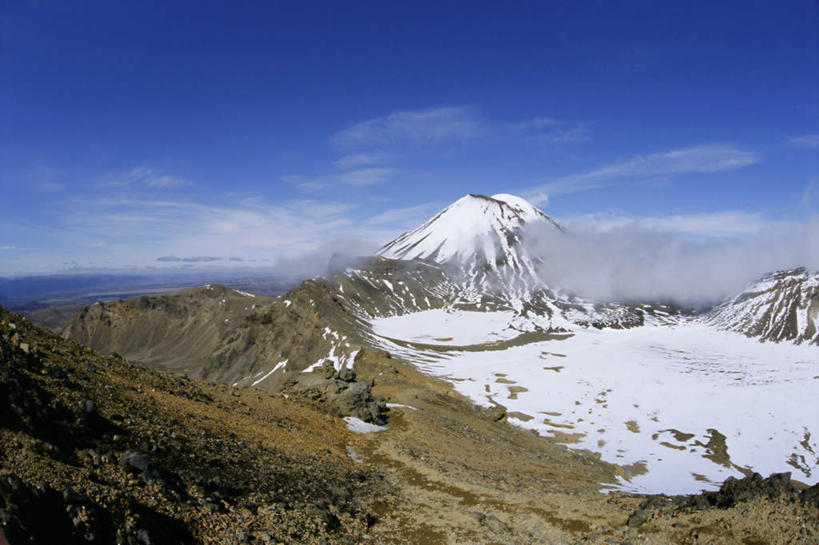 无人,横图,俯视,室外,白天,旅游,度假,草地,草坪,石头,美景,山,雪,雪山,植物,大雪,新西兰,阴影,光线,石子,影子,冰,积雪,景观,山峰,雪景,云,云朵,冬季,冬天,山峦,云彩,娱乐,草,蓝色,绿色,白云,蓝天,天空,阳光,自然,天,享受,休闲,景色,放松,寒冷,晴朗,冰冷,国家公园,自然风光,大洋洲,严寒,纽西兰,冰凉,酷寒,凛冽,凛凛,极冷,长白云之乡,东加里罗国家公园,汤加里罗国家公园,石块,岩石,晴空,彩图,高角度拍摄
