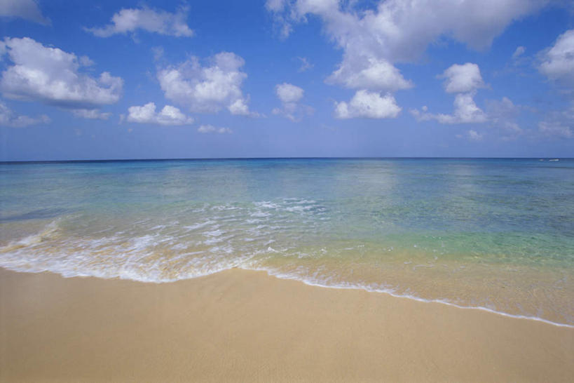 无人,横图,室外,白天,正面,旅游,度假,海浪,海洋,美景,沙滩,巴巴多斯,阴影,光线,沙子,影子,海岸,景观,浪花,水平线,云,云朵,辽阔,海平线,沙地,云彩,娱乐,蓝色,白云,蓝天,天空,阳光,自然,海水,天,享受,休闲,广阔,景色,放松,晴朗,一望无际,北美,北美洲,自然风光,美洲,海景,北亚美利加洲,亚美利加洲,无边无际,一马平川,巴巴多斯共和国,大海,风浪,海,海水的波动,海滩,近岸浪,涌浪,晴空,彩图,水天相接,水天一线