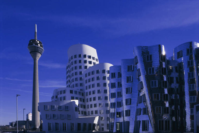 无人,高楼大厦,横图,室外,白天,仰视,度假,美景,城市风光,城市,大厦,建筑,摩天大楼,德国,欧洲,一排,阴影,整齐,光线,影子,景观,云,云朵,塔,云彩,娱乐,建设,排列,蓝色,白云,蓝天,天空,阳光,天,享受,休闲,景色,放松,晴朗,西欧,队列,德意志联邦共和国,首府,北威州,杜塞尔多夫,北莱茵.威斯特法伦州,晴空,彩图,低角度拍摄,大楼,高层建筑,高楼,摩天楼