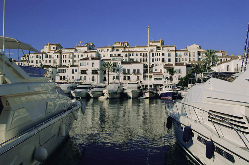 无人,家,码头,横图,室外,白天,正面,度假,海浪,海洋,美景,植物,别墅,窗户,城市风光,城市,港口,轮船,船,棕榈树,叶子,西班牙,欧洲,一排,阴影,整齐,并列,并排,光线,影子,房屋,墙,屋子,景观,浪花,公寓,绿叶,娱乐,洋房,楼房,安达卢西亚,玻璃窗,墙壁,墙面,住宅,树,树木,排列,蓝色,绿色,倒影,蓝天,天空,阳光,自然,海水,交通工具,天,享受,休闲,嫩叶,景色,放松,生长,晴朗,成长,倒映,队列,南欧,载具,安达鲁西亚,平行,海景,棕榈叶,马拉加省,万里无云,马拉加,西班牙王国,安达卢西亚自治区,反照,马贝拉,马尔贝拉,叶,叶片,大海,风浪,海,海水的波动,近岸浪,涌浪,晴空,晴空万里,彩图,房子,摆渡口,埠头,渡口,渡头,港湾,海港,货运码头,口岸,商港