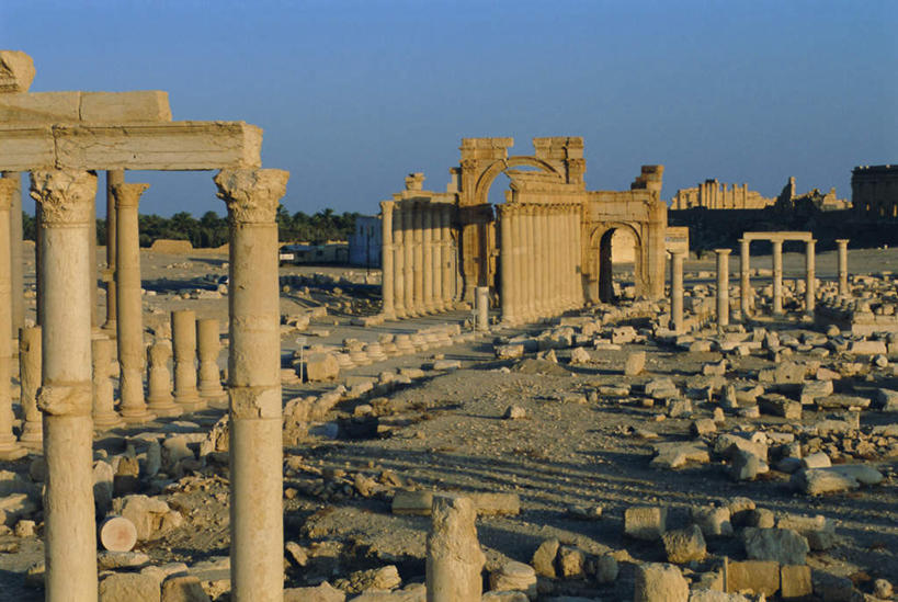 无人,横图,俯视,室外,白天,旅游,度假,石头,名胜古迹,标志建筑,地标,建筑,叙利亚,亚洲,一排,阴影,遗迹,整齐,并列,并排,光线,石子,影子,柱子,地平线,辽阔,地面,古迹,文物,娱乐,建设,古建筑,废墟,排列,蓝色,蓝天,天空,阳光,天,享受,休闲,广阔,旅游胜地,放松,晴朗,一望无际,队列,延伸,西亚,平行,古文明,万里无云,天地相交,阿拉伯叙利亚共和国,无边无际,一马平川,巴尔米拉,巴尔米拉古城,巴尔米拉遗址,石块,岩石,晴空,晴空万里,彩图,高角度拍摄