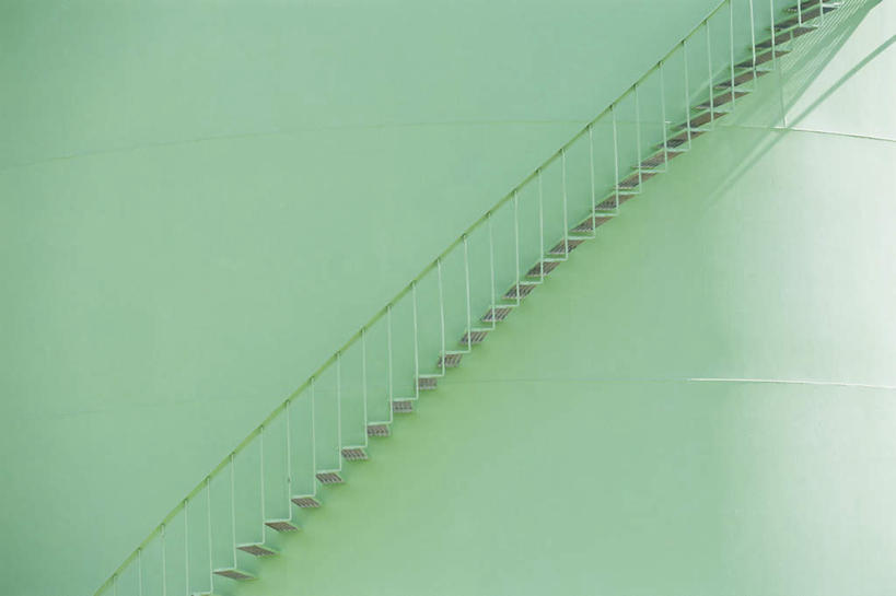 无人,栏杆,横图,室外,特写,白天,正面,旅游,度假,楼梯,巴巴多斯,阴影,朦胧,模糊,光线,扶手,影子,阶梯,墙,娱乐,护栏,墙壁,墙面,台阶,绿色,阳光,享受,休闲,储油罐,放松,北美,北美洲,美洲,北亚美利加洲,亚美利加洲,巴巴多斯共和国,彩图