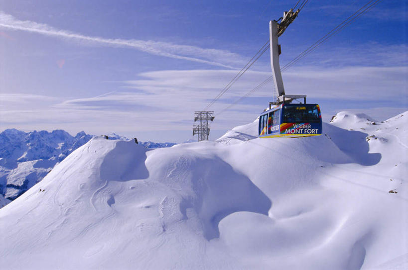 无人,横图,室外,白天,正面,旅游,度假,石头,美景,山,雪,雪山,大雪,瑞士,欧洲,阴影,光线,石子,影子,冰,积雪,景观,山峰,雪景,云,云朵,冬季,冬天,山峦,云彩,娱乐,缆车,一个,蓝色,白云,蓝天,天空,阳光,自然,交通工具,天,享受,休闲,景色,放松,寒冷,晴朗,单个,冰冷,自然风光,索道,中欧,严寒,瑞士联邦,冰凉,酷寒,凛冽,凛凛,极冷,瓦莱州,缆索铁路,韦尔毕耶,石块,岩石,晴空,彩图