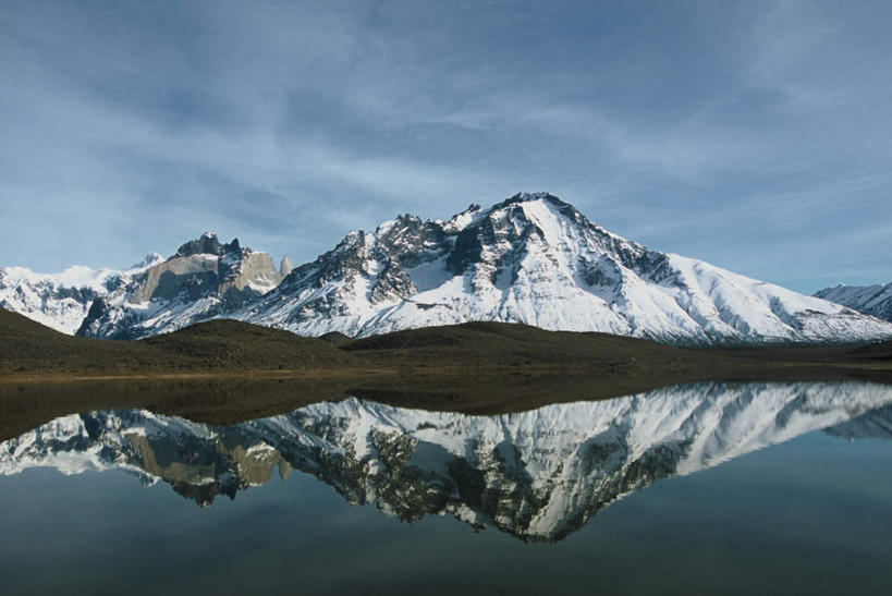 无人,公园,横图,全景,俯视,室外,白天,旅游,度假,湖,湖泊,石头,美景,山,水,天际线,雪,雪山,大雪,智利,阴影,波纹,光线,石子,影子,冰,湖面,积雪,景观,山顶,山峰,水流,水面,雪景,云,云朵,冬季,冬天,涟漪,山峦,云彩,娱乐,蓝色,白云,倒影,蓝天,水纹,天空,阳光,自然,波浪,湖水,天,享受,休闲,景色,南美,放松,寒冷,晴朗,冰冷,南美洲,倒映,国家公园,拉丁美洲,自然风光,美洲,水晕,亚美利加洲,严寒,南亚美利加洲,智利共和国,冰凉,酷寒,凛冽,凛凛,极冷,托雷斯德尔佩恩国家公园,颠峰,极峰,反照,石块,岩石,晴空,彩图,高角度拍摄