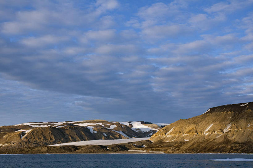 无人,横图,室外,白天,北极,海洋,山,水,全球变暖,挪威,地形,山顶,云,自然,摄影,斯瓦尔巴德群岛,海滩,群岛,彩图