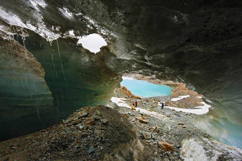 两个人,横图,室外,旅游,度假,湖,美景,阿根廷,行人,游客,游人,冰,景观,娱乐,路人,旅客,自然,地标建筑,享受,休闲,景色,放松,寒冷,摄影,生态,攀冰,自然风光,冰河,地貌,过客,火地群岛,彩图,旅行