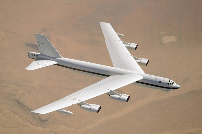 无人,横图,俯视,室外,白天,飞机,美国,军事,交通,航空,交通工具,运输,摄影,飞行器,客机,加利福尼亚,载具,军用机,安诺拉盖伊轰炸机,B-52同温层堡垒轰炸机,美国宇航局,彩图,高角度拍摄,爱德华兹空军基地,商务机,爆炸物