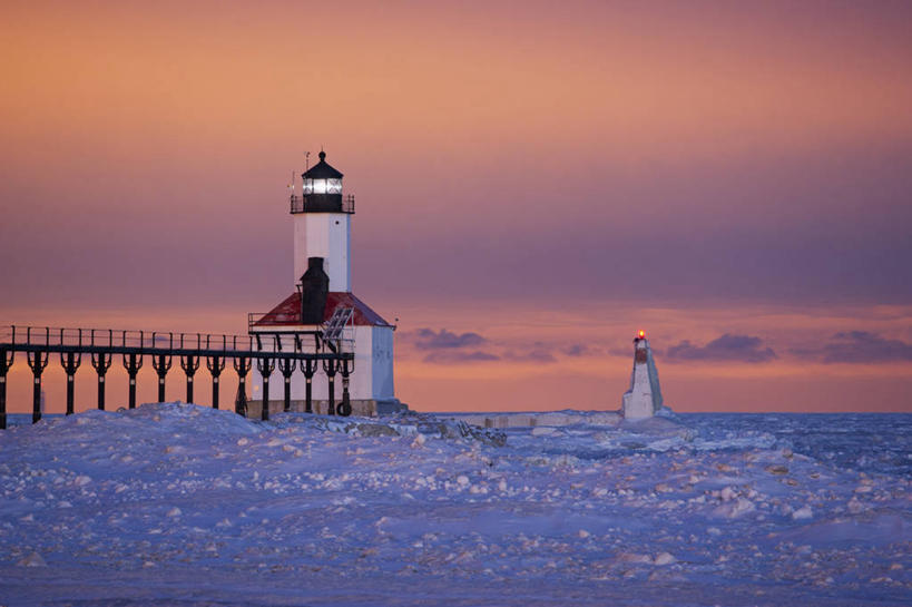 无人,横图,室外,白天,海洋,雪,道路,信息,冰,冬天,灯塔,交通,天气,方向,自然,寒冷,摄影,引导,指导,指引,北美,坚持,密歇根湖,航标,五大湖,危险,彩图,导航