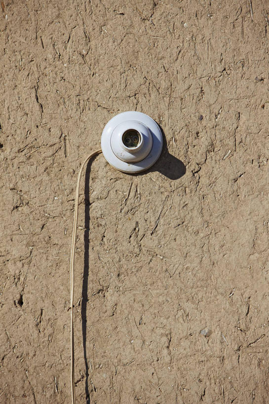 无人,竖图,室外,白天,技术,电缆,光,插座,容器,运输,摄影,能源,电,电源,电灯泡,照明设备,彩图,发展中国家