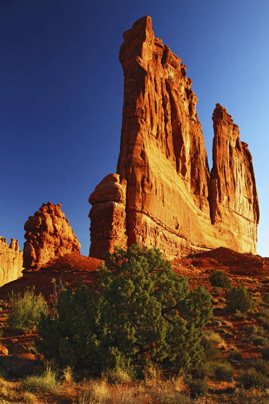 无人,竖图,室外,白天,沙漠,悬崖,塔,摄影,岩层,拱门国家公园,犹他,岩石,彩图