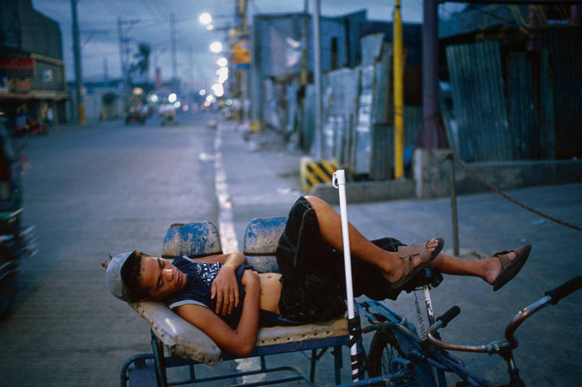 一个人,横图,夜晚,菲律宾,首都,摄影,贫穷,马尼拉,贫民窟,睡觉,彩图