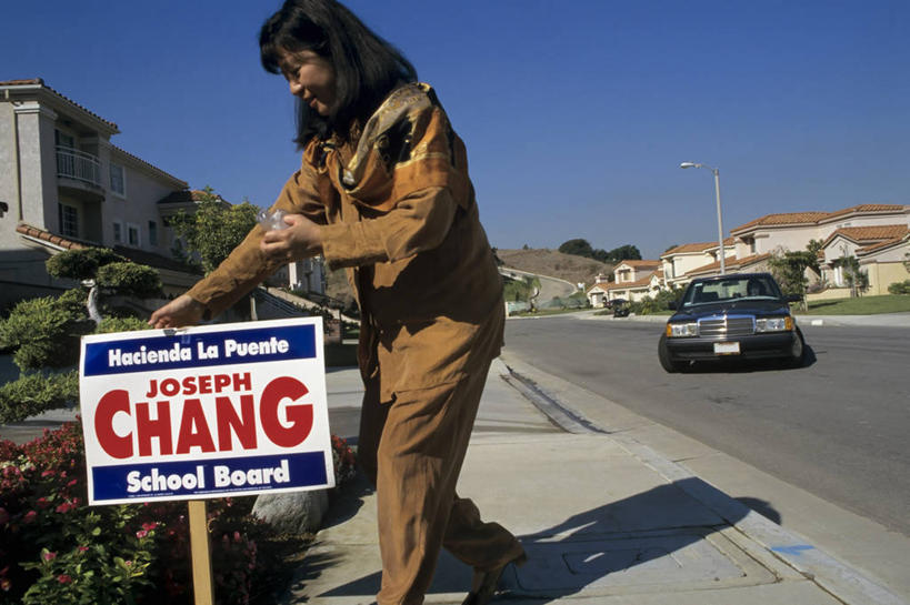 成年人,中年人,一个人,横图,美国,仅一个女性,仅一个人,郊区,仅一个中年女性,摄影,加利福尼亚,政治,东亚人,志愿者,女人,女性,中年女性,彩图