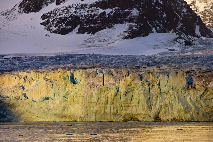 横图,室外,白天,旅游,度假,冰山,海洋,美景,水,雪,全球变暖,环保,冰,地形,景观,悬崖,自然灾害,娱乐,冰川,蓝色,自然,享受,休闲,景色,大西洋,放松,冷,摄影,能源,气象,环境,回收,资源,气候,自然风光,冰河,利用,低碳,循环,持续,次南极区群岛,大西洋群岛,危险,彩图,冰架,冰崩
