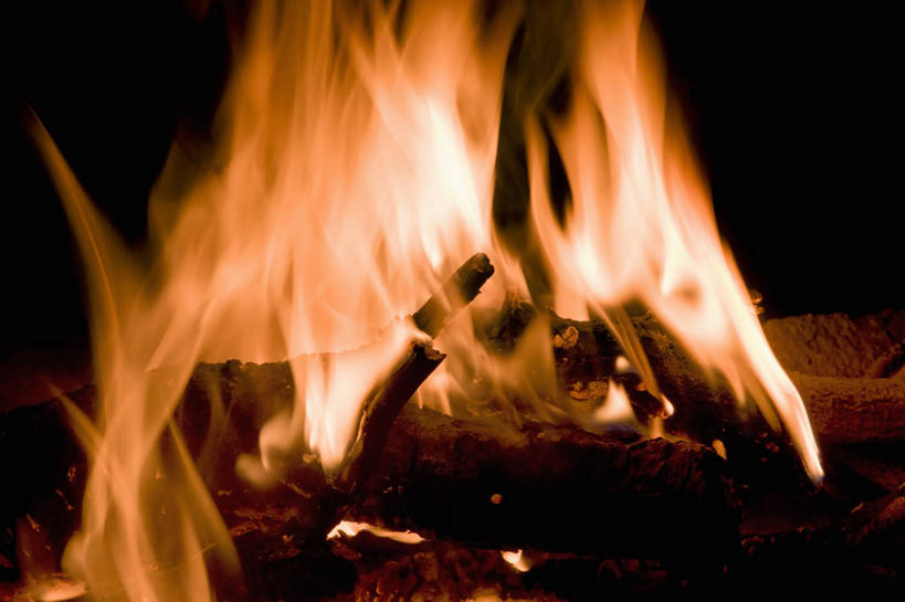 无人,横图,室外,夜晚,爆炸,火,生锈,木制,火花,火焰,液体,自然灾害,燃烧,热,黄色,橙色,活力,摄影,能源,腐蚀,侵蚀,灰,地狱,圆木,煤,结束,化石燃料,腐化,锈迹斑斑,矿物质,岩石,彩图,营火,柴火