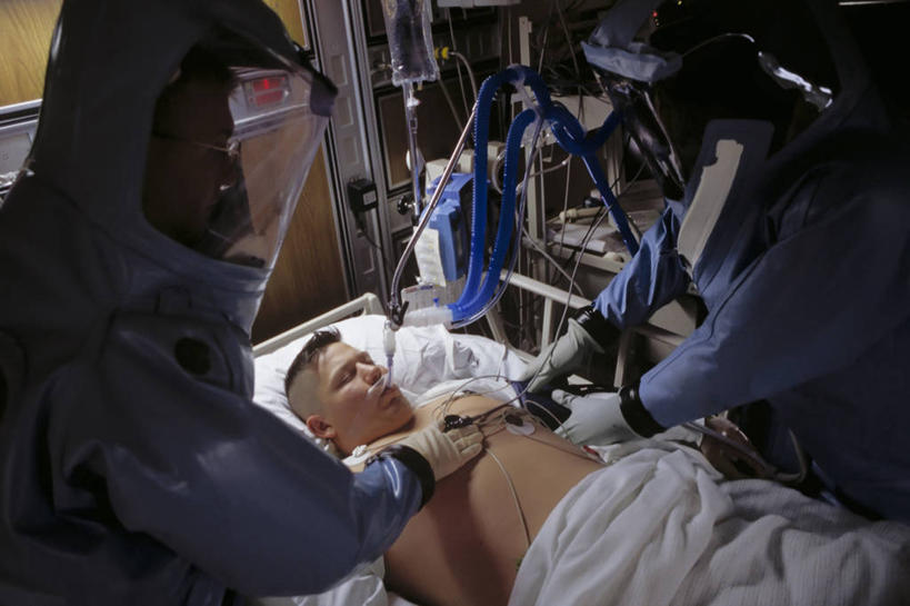 西方人,成年人,中年人,一个人,三个人,病人,横图,室内,工作服,制服,安全,欧洲,非洲,美国,黑人,欧洲人,仅一个男性,仅一个人,仅一个中年男性,准备,研究,军事,防护,生病,摄影,保护,病房,保险,防护服,军队,保全,周全,安稳,安定,西弗吉尼亚,工作制服,恐怖主义,平安,男人,男性,中年男性,白种人,非洲人,彩图,工作套服,美国军事