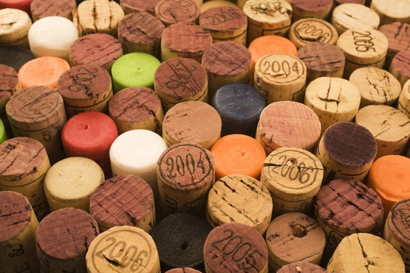 无人,横图,俯视,室内,特写,白天,静物,一排,许多,阴影,整齐,光线,木制,标志,木塞,数字,文字,影子,字符,软木塞,标识,排列,阳光,木制品,阿拉伯数字,保存,队列,密封,彩图,高角度拍摄