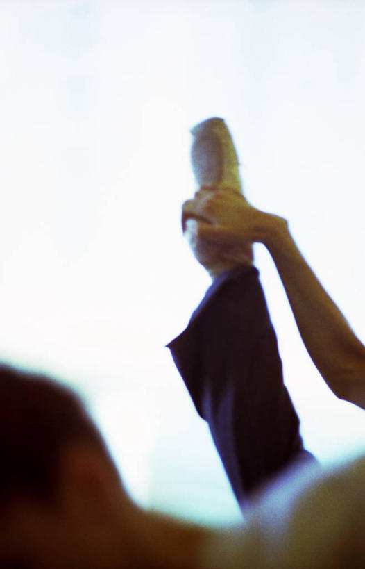 西方人,腿部,腿,一个人,健身房,站,竖图,室内,白天,仰视,锻炼,跳舞,运动,芭蕾,欧洲,欧洲人,仅一个年轻女性,仅一个女性,仅一个人,抬,阴影,朦胧,模糊,光线,影子,一个,阳光,站着,练习,芭蕾舞鞋,舞姿,舞蹈室,舞蹈房,练功房,体育,芭蕾舞,年轻女性,女人,女性,白种人,站立,半身,彩图,低角度拍摄,健身,舞蹈,健身馆