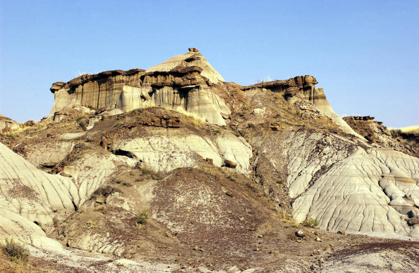 无人,公园,横图,室外,白天,仰视,旅游,度假,草地,草坪,石头,美景,植物,加拿大,阴影,粗糙,光线,石子,影子,景观,悬崖,娱乐,草,蓝色,绿色,蓝天,天空,阳光,自然,天,享受,休闲,陡峭,景色,放松,高低,凹凸,毛糙,北美,北美洲,自然风光,美洲,阿尔伯塔省,阿尔伯塔,北亚美利加洲,亚美利加洲,绝壁,艾伯塔,艾伯塔省,笔陡,峻峭,亚伯达,省立恐龙公园,石块,岩石,彩图,低角度拍摄,阿尔伯塔省恐龙公园,阿省,艾省,亚伯达省,亚省,粗拙