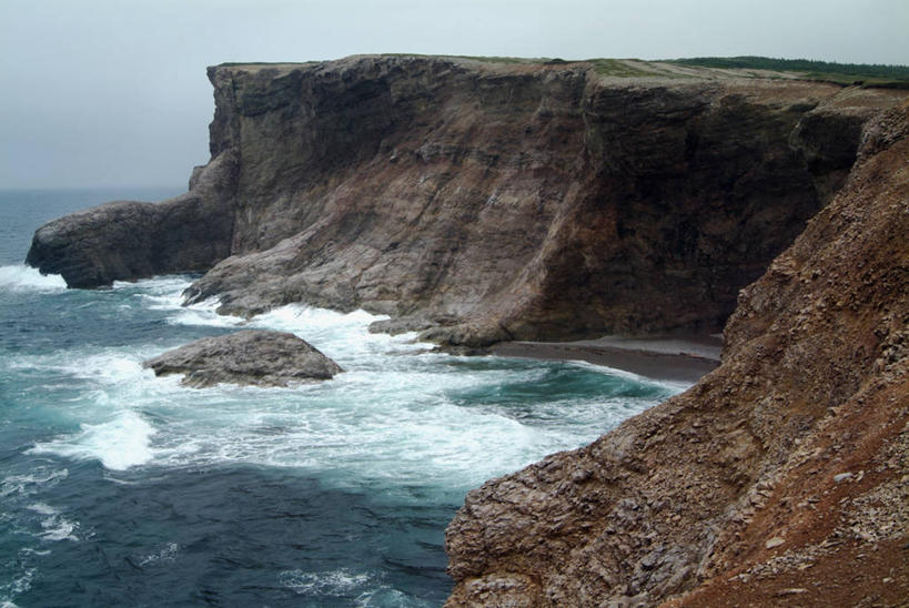 无人,公园,横图,俯视,室外,白天,旅游,度假,海浪,海洋,石头,美景,山,山脉,植物,加拿大,阴影,光线,石子,影子,景观,浪花,山峰,悬崖,云,云朵,山峦,云彩,娱乐,蓝色,绿色,白云,蓝天,天空,阳光,自然,海水,群山,天,享受,休闲,陡峭,景色,放松,生长,晴朗,成长,北美,北美洲,国家公园,汹涌,自然风光,美洲,海景,北亚美利加洲,亚美利加洲,绝壁,格罗斯莫讷国家公园,纽芬兰,笔陡,峻峭,澎湃,磅礴,大海,风浪,海,海水的波动,近岸浪,石块,岩石,涌浪,晴空,彩图,高角度拍摄,格罗摩恩国家公园,格罗莫讷国家公园,格罗斯莫恩国家公园,纽芬兰.拉布拉多,纽芬兰.拉布拉多省,纽芬兰岛