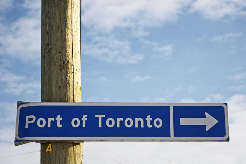 无人,横图,室外,白天,正面,加拿大,一块,阴影,光线,标志,牌子,文字,影子,字符,字母,云,云朵,云彩,方向,箭头,蓝色,白云,蓝天,天空,阳光,天,北美,北美洲,指向,美洲,簇,北亚美利加洲,亚美利加洲,彩图,木杆