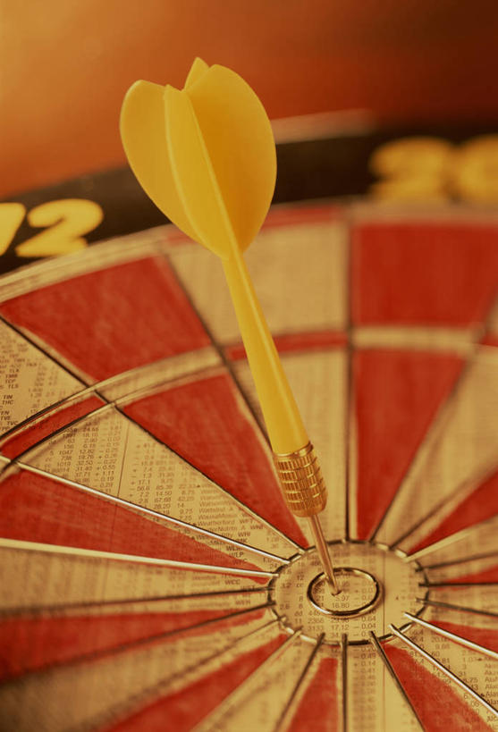 无人,竖图,俯视,室内,特写,白天,成功,胜利,阴影,条纹,锐利,环绕,围绕,光线,影子,灯光,飞镖,放射,旋转,一个,黄色,红色,靶子,单个,靶心,锋利,尖锐,对准,瞄准,尖利,镖针,飞镖运动,犀利,厉害,彩图,高角度拍摄