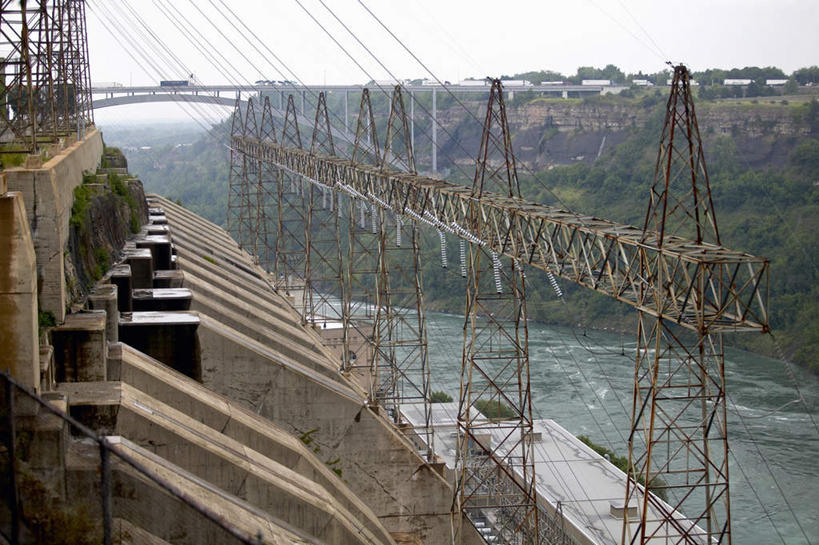 无人,栏杆,横图,俯视,室外,白天,旅游,度假,湖,湖泊,美景,树林,水,植物,加拿大,阴影,光线,影子,栅栏,湖面,景观,篱笆,水流,水面,云,云朵,围栏,云彩,娱乐,护栏,树,树木,蓝色,绿色,白云,蓝天,天空,阳光,自然,湖水,天,享受,休闲,景色,放松,生长,晴朗,成长,北美,北美洲,自然风光,美洲,水电站,北亚美利加洲,亚美利加洲,安大略省,安省,晴空,彩图,高角度拍摄