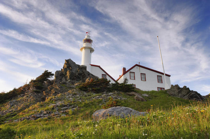 无人,公园,家,横图,室外,白天,仰视,旅游,度假,草地,草坪,石头,美景,植物,道路,加拿大,阴影,光线,信息,石子,影子,房屋,屋子,景观,云,云朵,灯塔,交通,云彩,方向,娱乐,楼房,住宅,草,一个,蓝色,绿色,白云,蓝天,天空,阳光,自然,天,享受,休闲,景色,放松,晴朗,单个,引导,指引,北美,北美洲,国家公园,自然风光,美洲,北亚美利加洲,亚美利加洲,航标,格罗斯莫讷国家公园,纽芬兰,纽芬兰省,石块,晴空,彩图,低角度拍摄,房子,导航