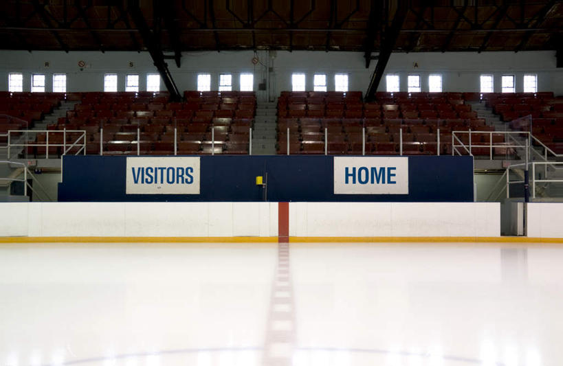 无人,栏杆,横图,室内,白天,正面,度假,美景,天花板,城市风光,城市,加拿大,一排,整齐,英文,标志,文字,字符,字母,冰,景观,围栏,娱乐,标识,护栏,座位,排列,享受,休闲,景色,放松,寒冷,英文字母,冰冷,北美,北美洲,队列,美洲,多伦多,省会,北亚美利加洲,亚美利加洲,严寒,冰凉,酷寒,凛冽,凛凛,极冷,安大略省,安省,北方好莱坞,多伦多市,冰球场,坐位,彩图