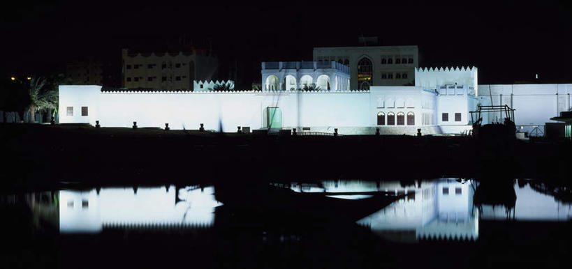 无人,家,横图,室外,夜晚,正面,海浪,海洋,卡塔尔,亚洲,阴影,光线,影子,房屋,屋子,浪花,灯光,楼房,住宅,黑色,天空,海水,天,西亚,海景,卡塔尔国,大海,风浪,海,海水的波动,近岸浪,涌浪,彩图,房子