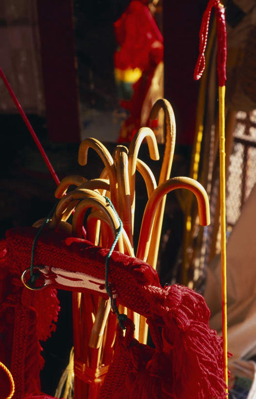 无人,竖图,室内,白天,正面,旅游,度假,卡塔尔,亚洲,一堆,吊挂,悬挂,阴影,堆叠,堆积,光线,影子,灯光,挂,娱乐,纪念品,享受,休闲,放松,纪念,留念,堆,西亚,怀念,记念,卡塔尔国,彩图