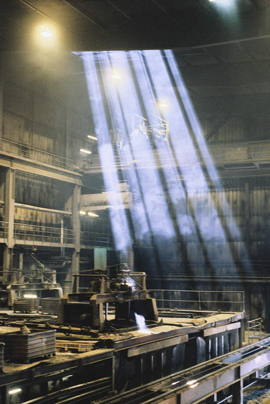 无人,工厂,竖图,室内,白天,正面,机器,金属制品,照明,废弃,阴影,生锈,光线,金属,影子,灯光,破坏,设备,吊灯,破损,灯,阳光,灯具,机械,腐蚀,侵蚀,照亮,损坏,照明设备,装备,腐化,废除,设置,锈迹斑斑,彩图,工地,制造厂