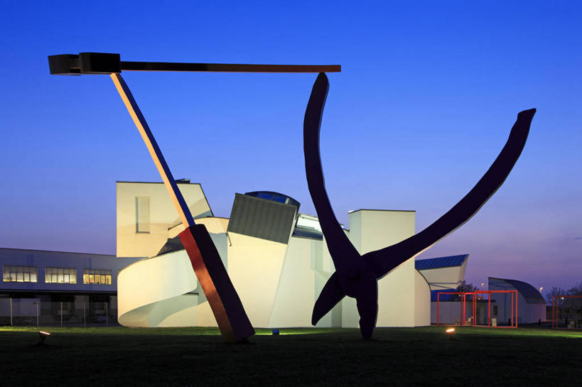 无人,家,横图,室外,白天,正面,旅游,度假,窗户,标志建筑,地标,建筑,玻璃,雕塑,德国,欧洲,阴影,艺术,装饰,光线,雕刻,雕像,影子,房屋,墙,屋子,娱乐,建设,楼房,玻璃窗,墙壁,墙面,住宅,玻璃制品,蓝色,蓝天,天空,阳光,工艺品,天,享受,休闲,旅游胜地,放松,晴朗,纪念,美术,西欧,主题,陈列,万里无云,德意志联邦共和国,功能,美学,巴登.符腾堡,巴登.符腾堡州,巴符州,巴登巴登,晴空,晴空万里,彩图,房子