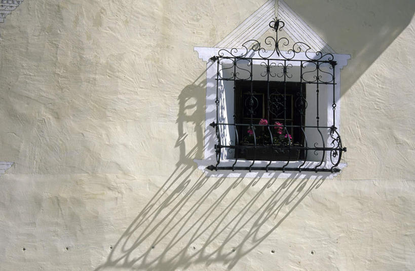 无人,家,横图,室外,特写,白天,正面,窗户,瑞士,欧洲,阴影,光线,影子,房屋,墙,屋子,楼房,墙壁,墙面,住宅,阳光,中欧,瑞士联邦,彩图,房子