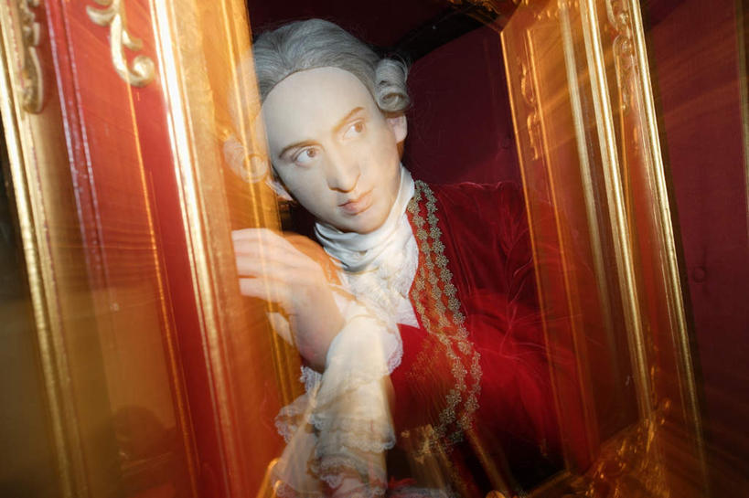 西方人,一个人,无人,音乐家,横图,室内,白天,正面,门,雕塑,奥地利,欧洲,欧洲人,仅一个男性,仅一个人,阴影,艺术,装饰,光线,雕刻,雕像,影子,仅一个年轻男性,阳光,工艺品,门框,纪念,精致,美术,优美,主题,精美,陈列,中欧,首府,萨尔斯堡,莫扎特,功能,美学,奥地利共和国,精彩,精巧,萨尔茨堡,萨尔茨堡州,男人,男性,年轻男性,白种人,乐师,演奏家,音乐工作者,作曲家,半身,彩图