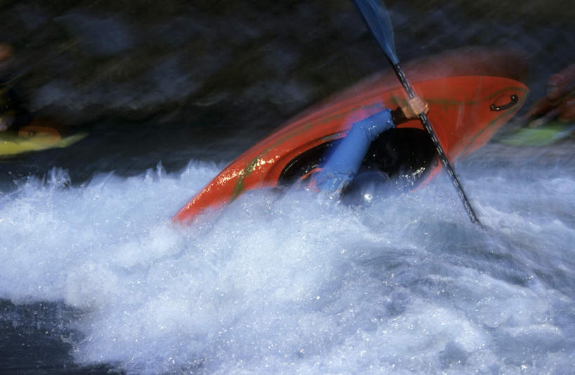 划艇,皮划艇,西方人,三个人,横图,室外,白天,运动服,旅游,度假,比赛,河流,美景,水,德国,欧洲,欧洲人,服装,朦胧,模糊,河水,景观,水流,注视,娱乐,运动器械,肩膀,背面,衣服,小溪,自然,交通工具,溪水,观察,看,享受,休闲,健身器械,景色,放松,服饰,观看,察看,衣着,西欧,穿着,关注,自然风光,健身器材,德意志联邦共和国,巴伐利亚,巴伐利亚州,拜恩州,拜恩自由州,衣饰,竞赛,男人,男性,中年男性,白种人,头部,半身,彩图,运动器材,运动装