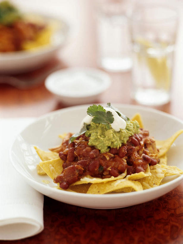 无人,竖图,俯视,室内,特写,白天,烹饪,西餐,玉米,植物,餐桌,桌子,豆,蔬菜,杯子,餐具,阴影,朦胧,模糊,新鲜,光线,棒子,布料,碟子,盘,影子,豆类,豆子,玉蜀黍,调料,酱料,酱汁,香料,佐料,料理,食品,调味品,调味料,布纹,酱,菜肴,美食,玻璃制品,桌布,食物,两个,三个,白色,盘子,餐巾,水杯,碟,台布,西式,佳肴,有机食品,绿色食品,餐台,苞米,苞芦,薄片,豆科,苞谷,包谷,大蜀黍,番麦,薏米包,玉高粱,玉麦,珍珠米,玻璃杯,彩图,高角度拍摄