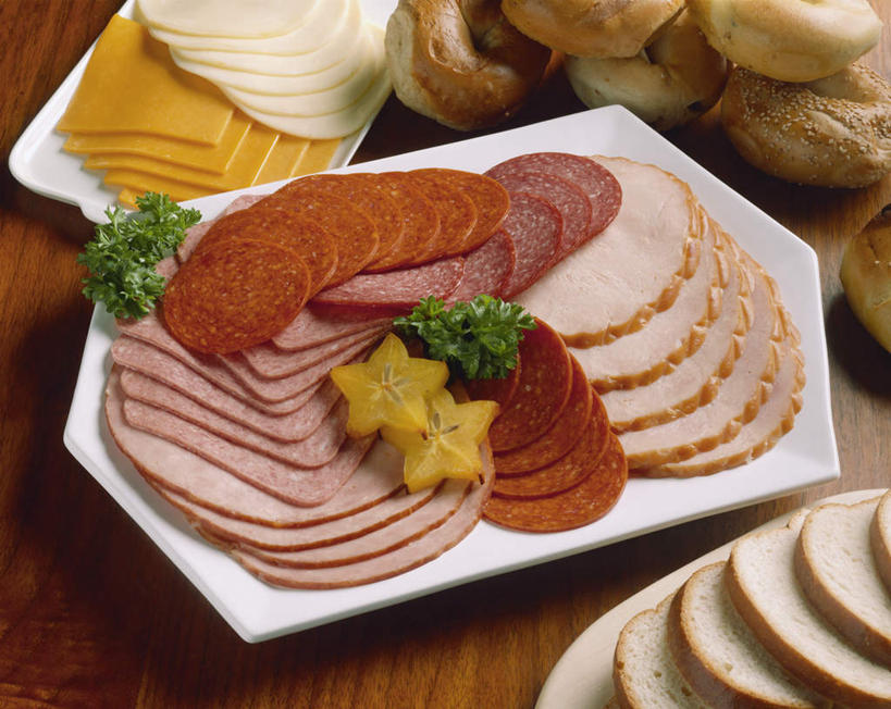 点心,面包,无人,横图,俯视,室内,特写,白天,桌面,桌子,餐具,水果,切片,阴影,堆叠,新鲜,重叠,反射,木制,碟子,盘,影子,灯光,生食,香肠,食品,面点,果实,食物,糕点,盘子,木制品,碟,杨桃,有机食品,绿色食品,五敛子,三廉子,阳桃,洋桃,彩图,高角度拍摄