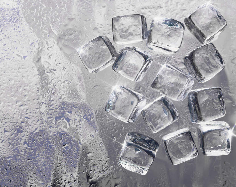 无人,横图,俯视,室内,特写,白天,纯洁,桌面,桌子,阴影,光线,木制,影子,冰,冰块,干净,冷冻,木制品,清洁,寒冷,冷藏,冰冷,纯真,纯净,纯粹,保鲜,洁净,贞洁,圣洁,彩图,高角度拍摄