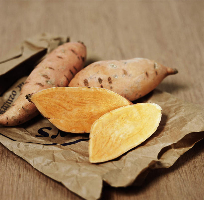 无人,横图,俯视,室内,特写,白天,白色背景,桌面,桌子,红薯,蔬菜,切开,阴影,新鲜,光线,木制,影子,纸袋,山药,食品,食物,木制品,四个,摄影,有机食品,绿色食品,影棚,薯蓣,怀山药,淮山药,玉延,山薯,山芋,甘薯,番薯,地瓜,彩图,高角度拍摄,影棚拍摄,拍摄